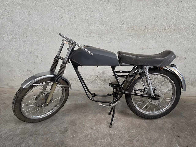 Benelli - bromfiets - t50 ? - oldtimer met onderdelen - afbeelding 9 van  13