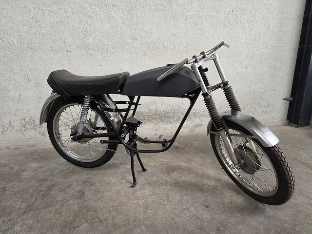 Benelli - bromfiets - t50 ? - oldtimer met onderdelen - afbeelding 10 van  13