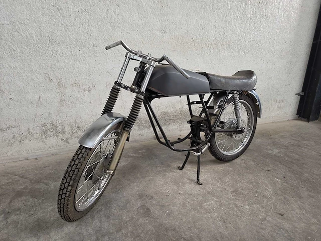 Benelli - bromfiets - t50 ? - oldtimer met onderdelen - afbeelding 11 van  13