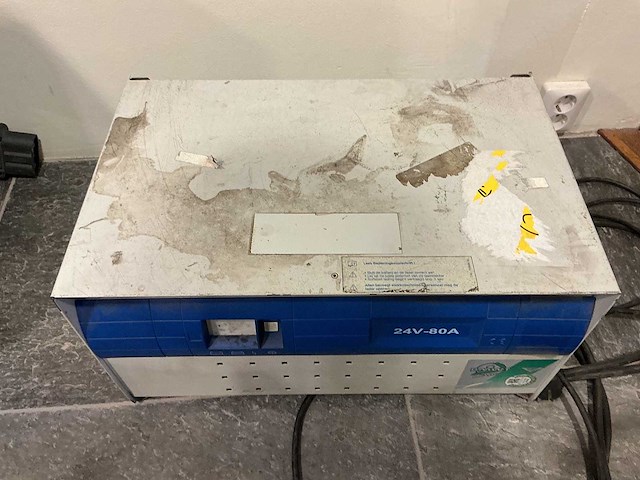 Benning - 24v 80a - battery chargers - 2008 - afbeelding 1 van  2