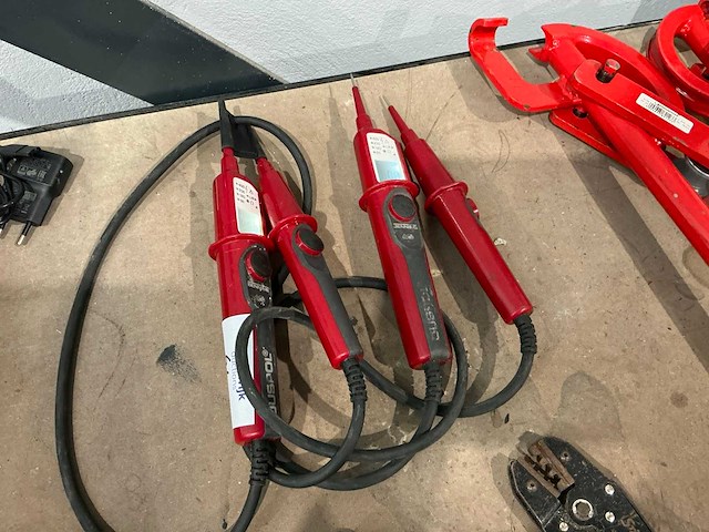 Benning duspol digitale tweepolige spanningstester (2x) - afbeelding 1 van  3