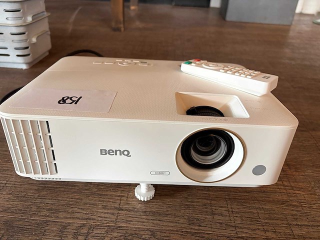 Benq th585 beamer met projectiescherm - afbeelding 1 van  5