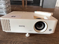 Benq th585 beamer met projectiescherm - afbeelding 2 van  5