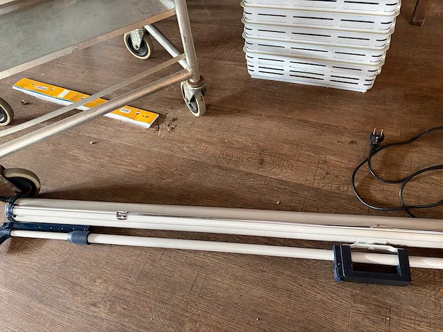 Benq th585 beamer met projectiescherm - afbeelding 5 van  5