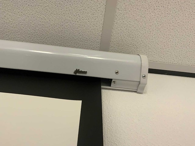 Benq tk700sti beamer inclusief elektrisch ivions projectiescherm - afbeelding 7 van  8