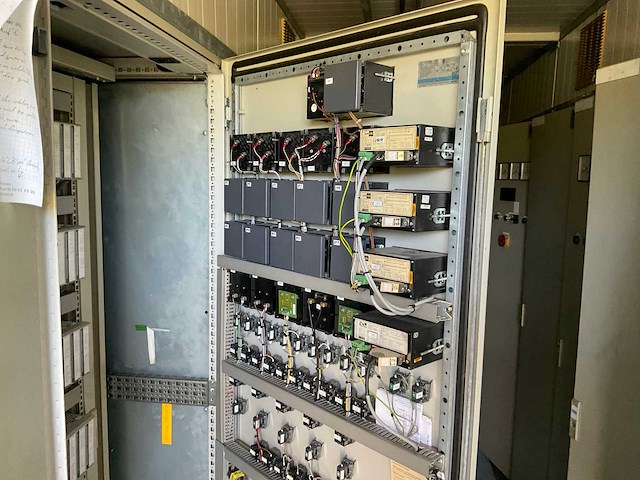 Bentec partij besturingskasten in container - afbeelding 3 van  48