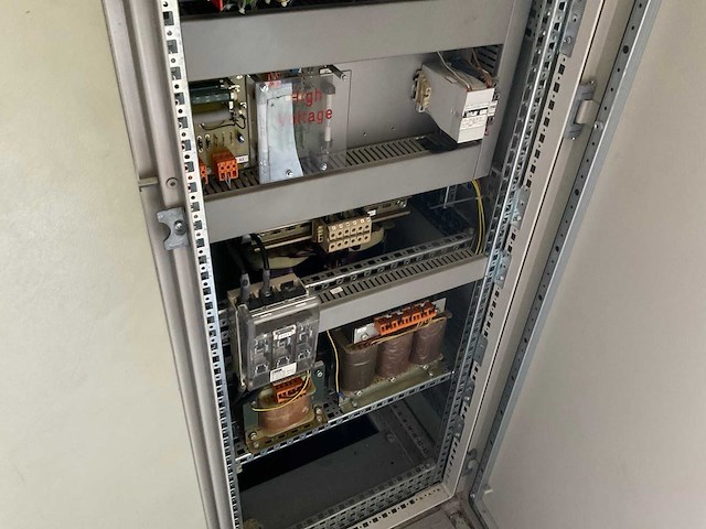 Bentec partij besturingskasten in container - afbeelding 6 van  48