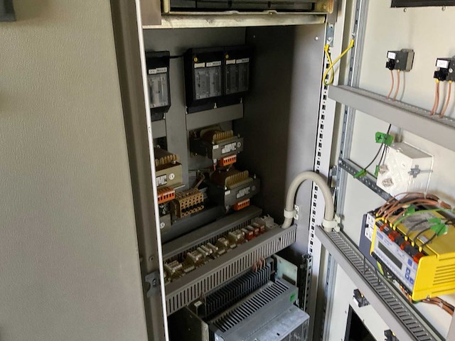 Bentec partij besturingskasten in container - afbeelding 11 van  48