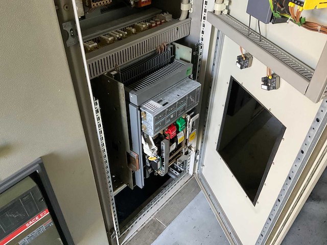 Bentec partij besturingskasten in container - afbeelding 13 van  48