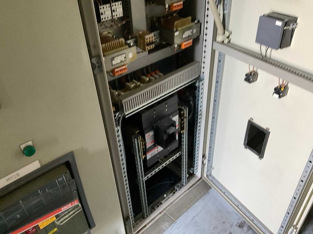 Bentec partij besturingskasten in container - afbeelding 17 van  48