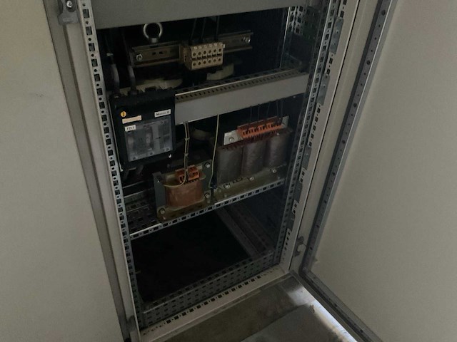 Bentec partij besturingskasten in container - afbeelding 20 van  48