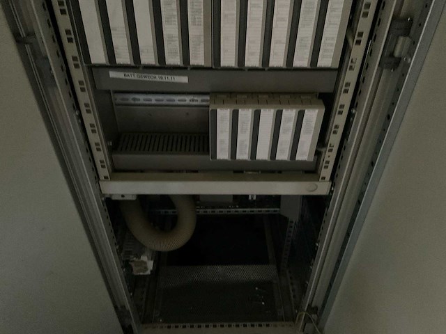 Bentec partij besturingskasten in container - afbeelding 22 van  48