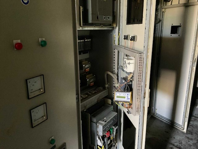 Bentec partij besturingskasten in container - afbeelding 24 van  48