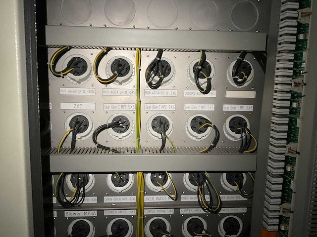 Bentec partij besturingskasten in container - afbeelding 29 van  48