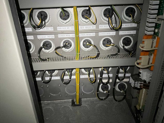 Bentec partij besturingskasten in container - afbeelding 30 van  48
