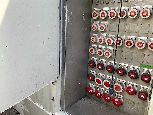 Bentec partij besturingskasten in container - afbeelding 39 van  48