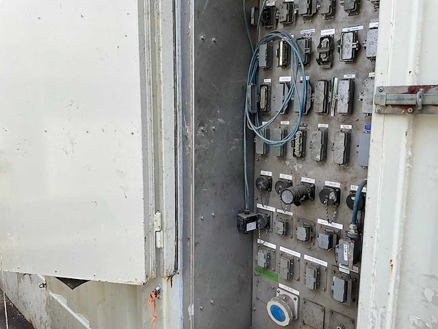 Bentec partij besturingskasten in container - afbeelding 40 van  48