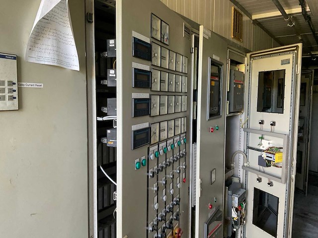 Bentec partij besturingskasten in container - afbeelding 45 van  48