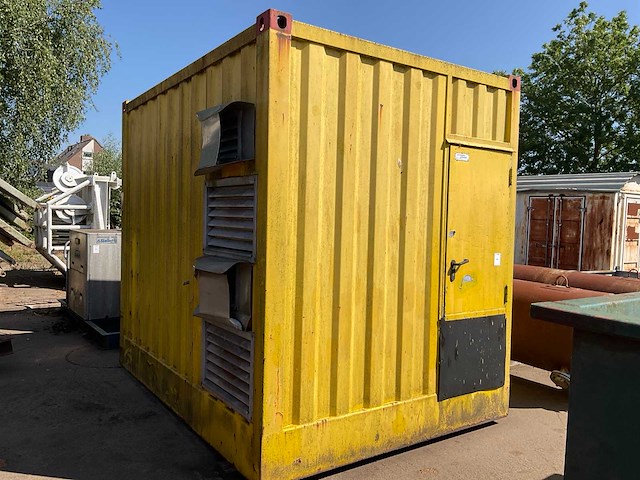Bentec partij besturingskasten in container - afbeelding 1 van  7