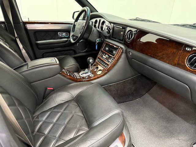 Bentley - arnage - v8 - personenauto - 2002 - afbeelding 18 van  47