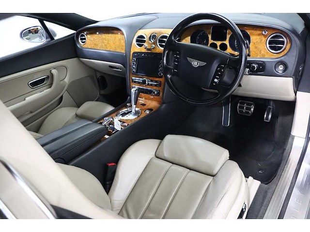 Bentley - continental gt 6.0 w12 twin turbo - afbeelding 17 van  17