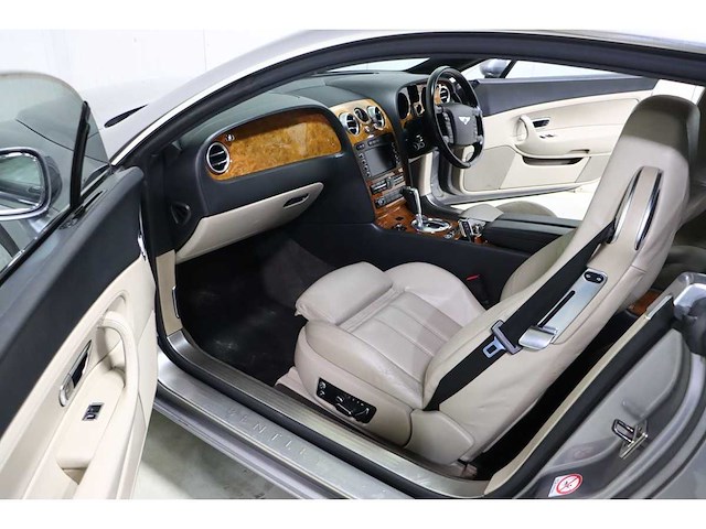 Bentley - continental gt 6.0 w12 twin turbo - afbeelding 4 van  17