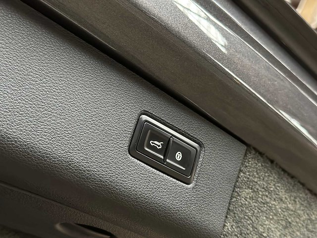 Bentley bentayga 4.0 v8 first-edition 550pk 2021 - afbeelding 79 van  104