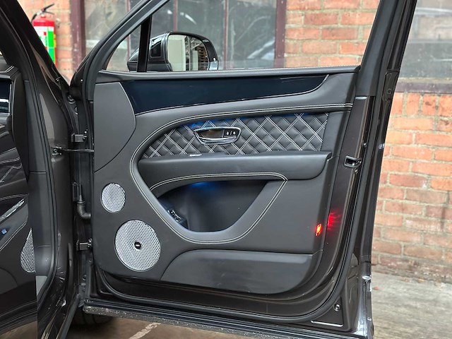 Bentley bentayga 4.0 v8 first-edition 550pk 2021 - afbeelding 90 van  104