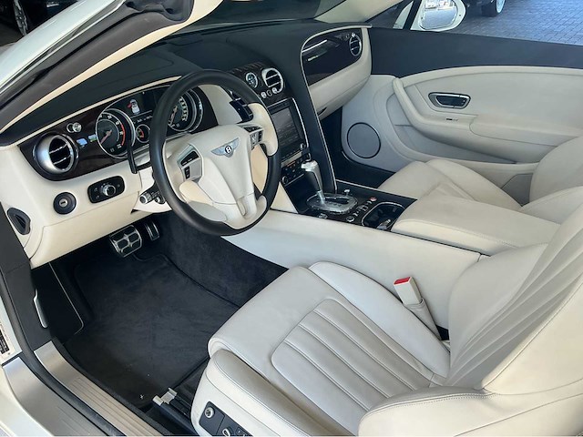 Bentley continental gtc | 4.0 v8 | 2013 | 507 pk - afbeelding 17 van  26