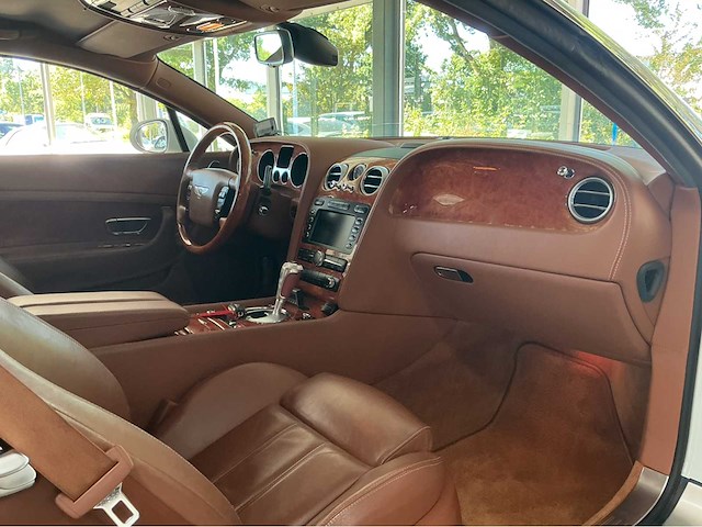 Bentley w12 6.0 | 2009 | 552 pk | ultieme britse luxe & performance btw auto - afbeelding 13 van  24