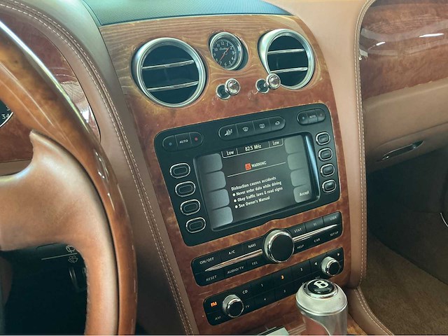 Bentley w12 6.0 | 2009 | 552 pk | ultieme britse luxe & performance btw auto - afbeelding 15 van  24