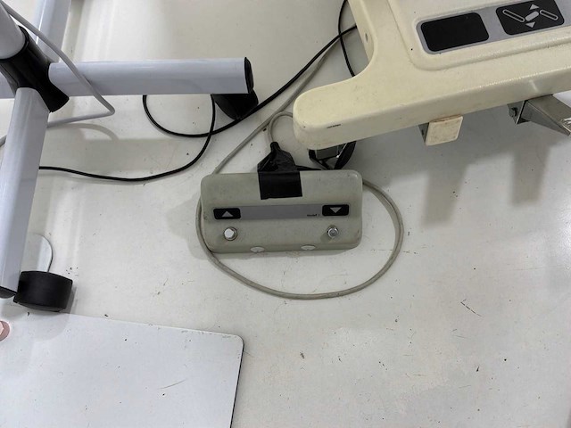 Bentlon elektrisch verstelbare behandelstoel - afbeelding 5 van  7