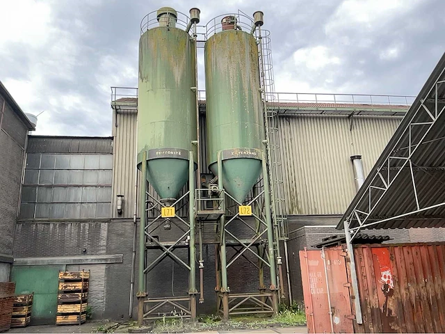 Bentonite en zilverzand - silo - afbeelding 1 van  8