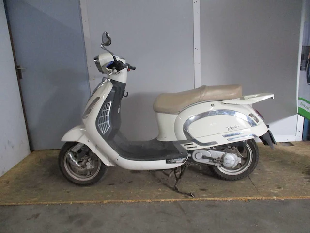 Benzhou yiying - snorscooter - capri 50 venice - scooter - afbeelding 1 van  11