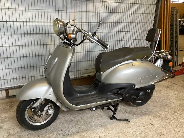 Benzhou yiying - snorscooter - sixties / retro - motorfiets - afbeelding 1 van  9