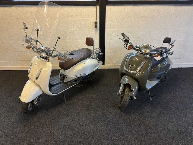 Benzhou yiying - snorscooter - sixties / retro - scooter - afbeelding 2 van  7