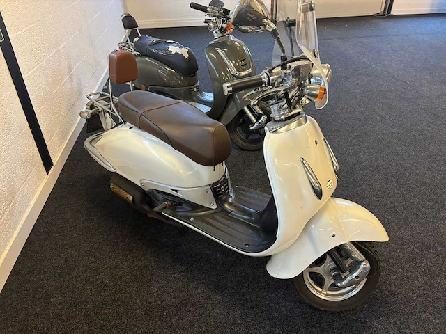 Benzhou yiying - snorscooter - sixties / retro - scooter - afbeelding 3 van  7