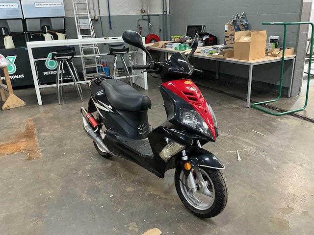 Benzhou yiying snorscooter yy50qt-7a scooter - afbeelding 1 van  9