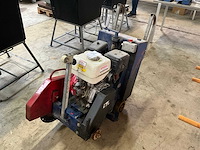 Benzine-aangedreven vloer/betonzaag - afbeelding 1 van  10