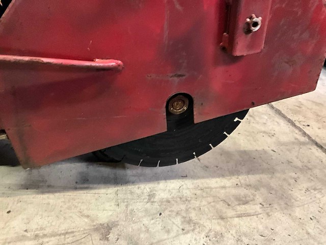 Benzine-aangedreven vloer/betonzaag - afbeelding 8 van  10