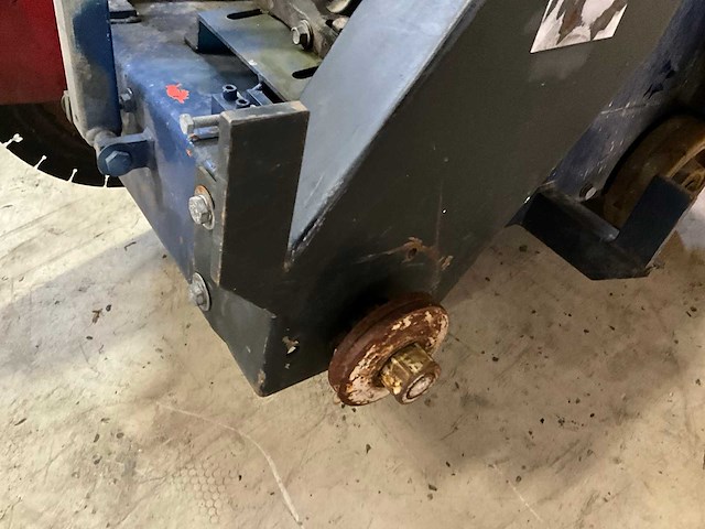 Benzine-aangedreven vloer/betonzaag - afbeelding 9 van  10