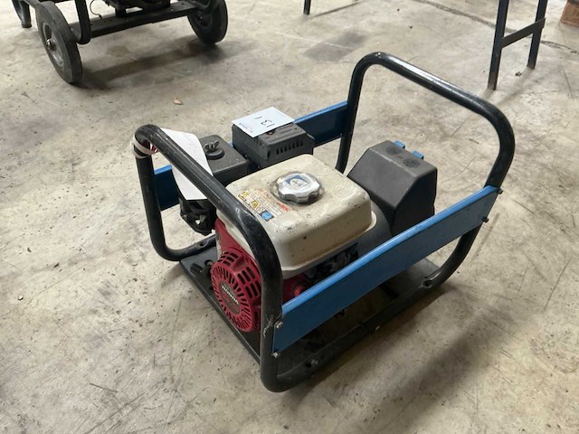 Benzine aggregaat - afbeelding 1 van  9