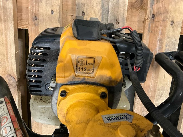 Benzine grondboormachine - afbeelding 2 van  5