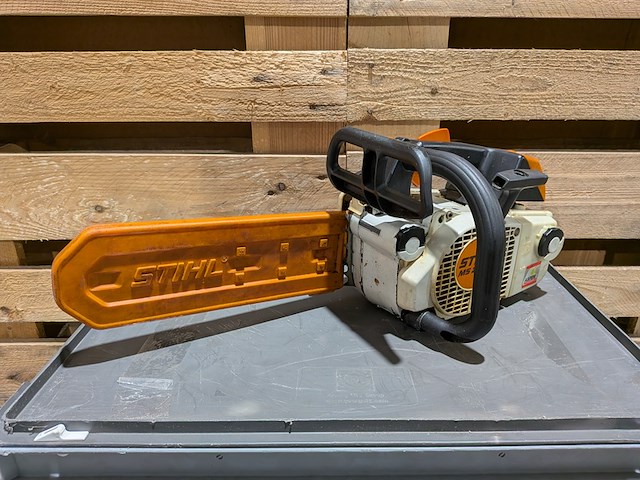 Benzine kettingzaag, stihl, ms 200t, 2002, incl. kunststof stapelbak - afbeelding 2 van  8