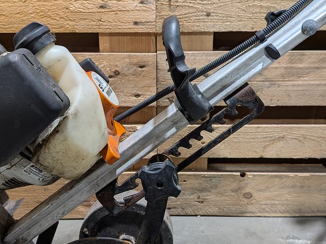 Benzine multimotor, stihl, mm55, met 3x rolbezem - afbeelding 7 van  10