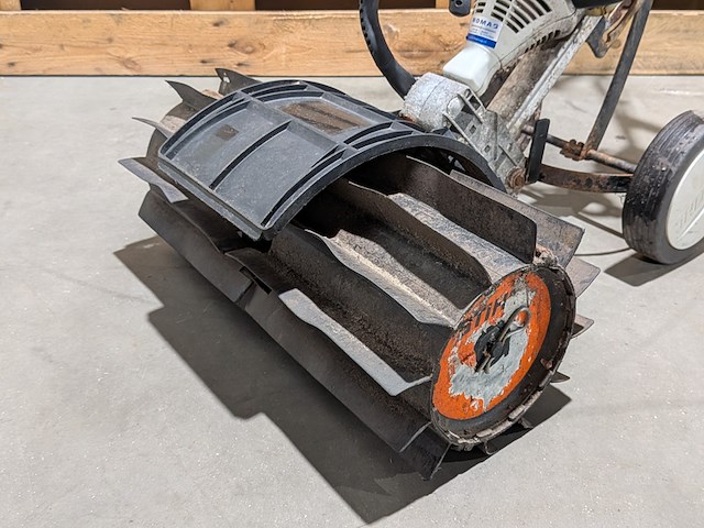 Benzine multimotor, stihl, mm55, met 3x rolbezem - afbeelding 3 van  10