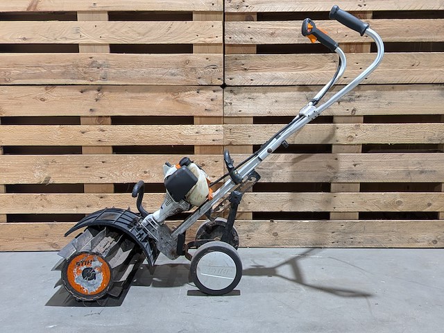 Benzine multimotor, stihl, mm55, met 3x rolbezem - afbeelding 5 van  10