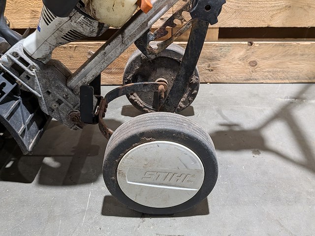 Benzine multimotor, stihl, mm55, met 3x rolbezem - afbeelding 6 van  10