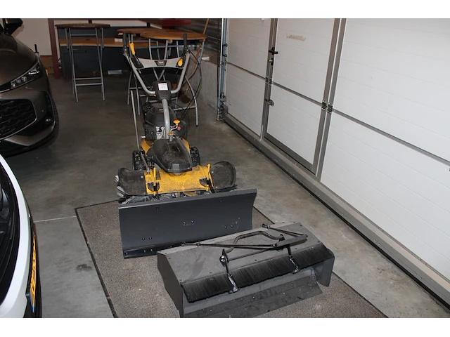 Benzine veegmachine texas smart sweep 800, werkbreedte 80 cm. 3 versnellingen vooruit en 1 achteruit. motor... - afbeelding 1 van  4