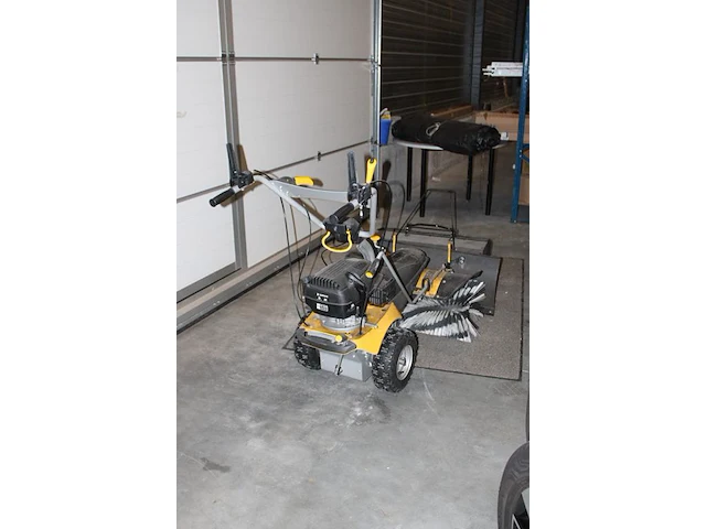 Benzine veegmachine texas smart sweep 800, werkbreedte 80 cm. 3 versnellingen vooruit en 1 achteruit. motor... - afbeelding 2 van  4